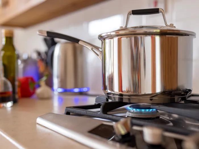 gas stove pot cooking