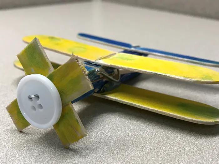 clothespin_airplane.