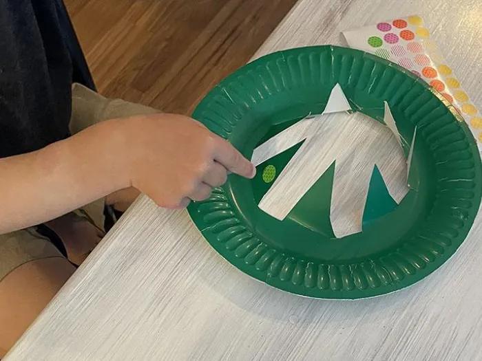 green flying saucer paper plate craft