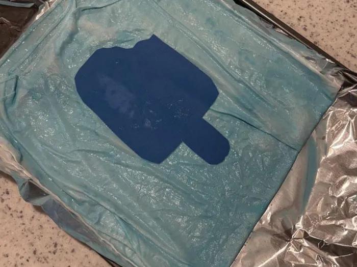 popsicle shape sits on painted bandana to create sun painting