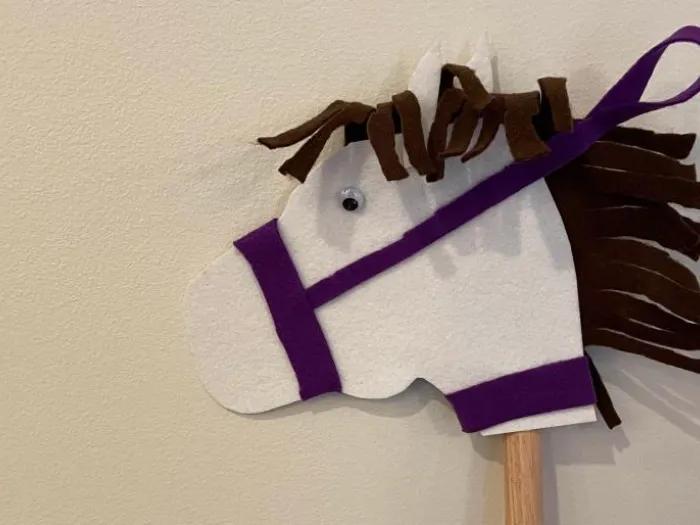 DIY Riding Pony made out of felt and stick.