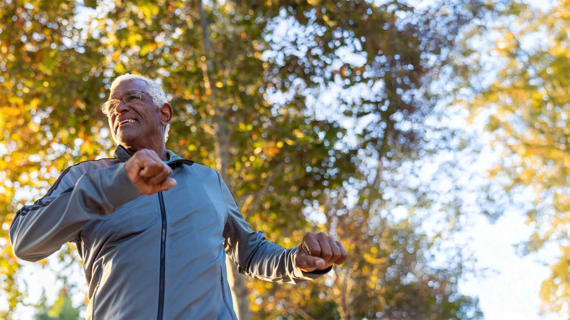 A man is running on a fall day | 2240 x 1260