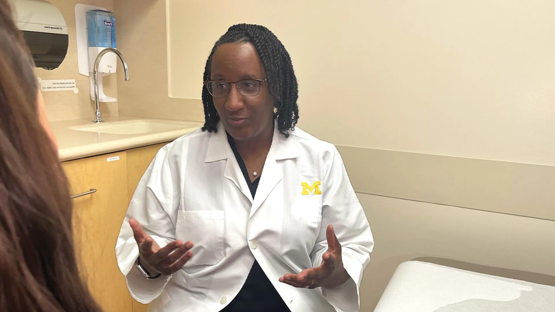 A bariatric physician talks to a patient inside a clinical setting.