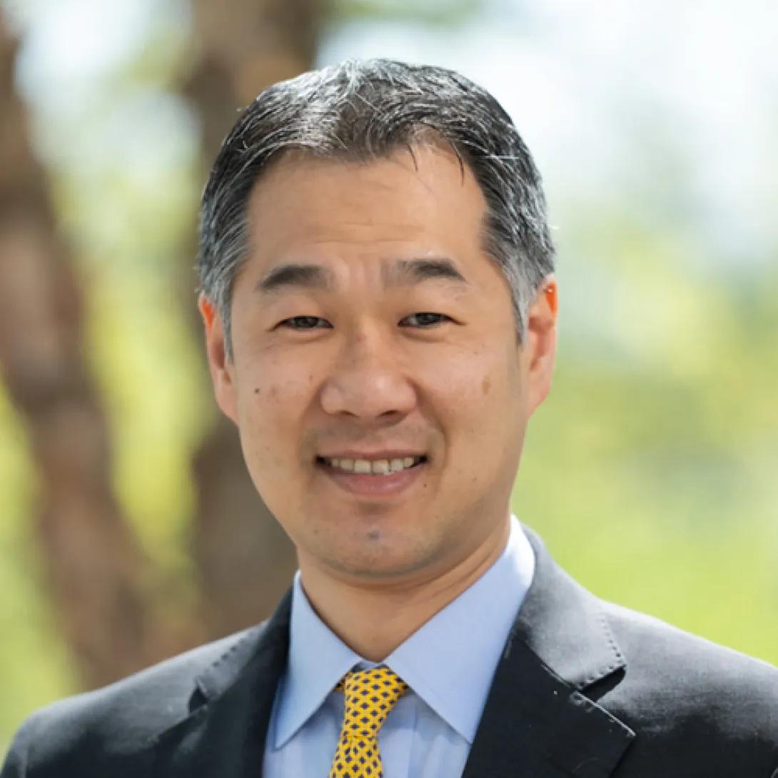 Victor Y Hong, MD