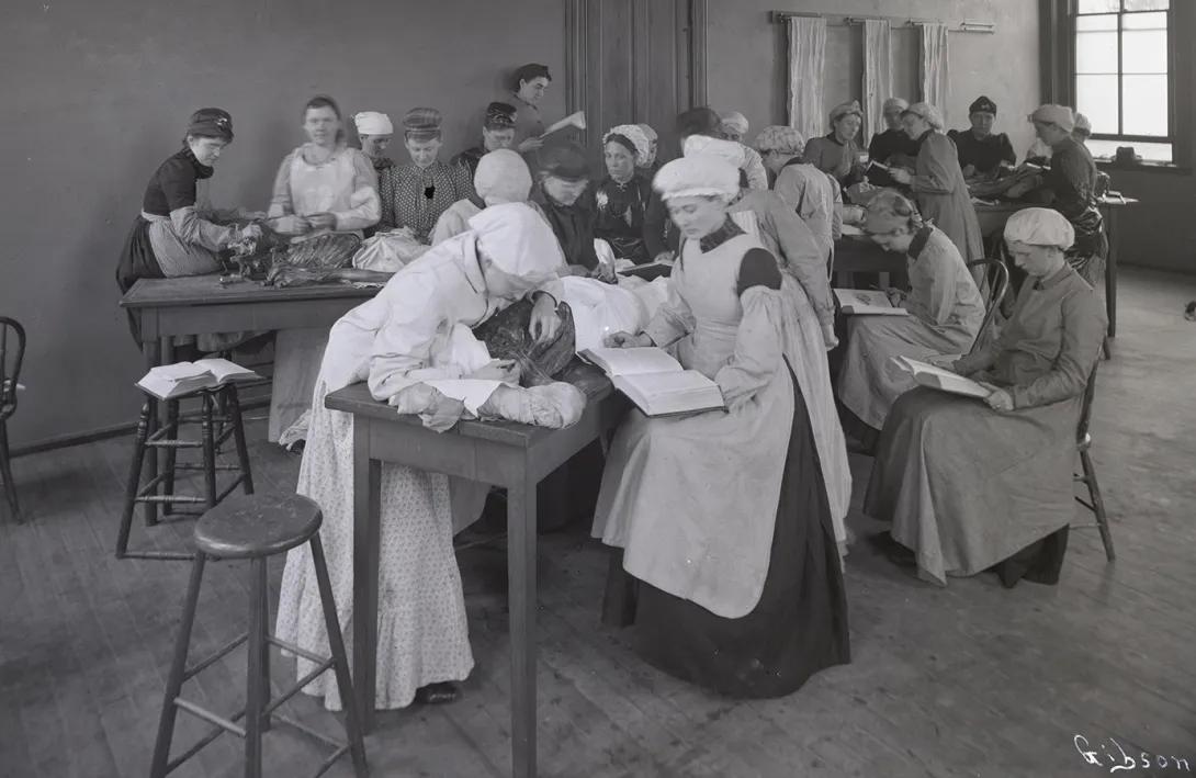 Women's anatomy laboratory 1890s