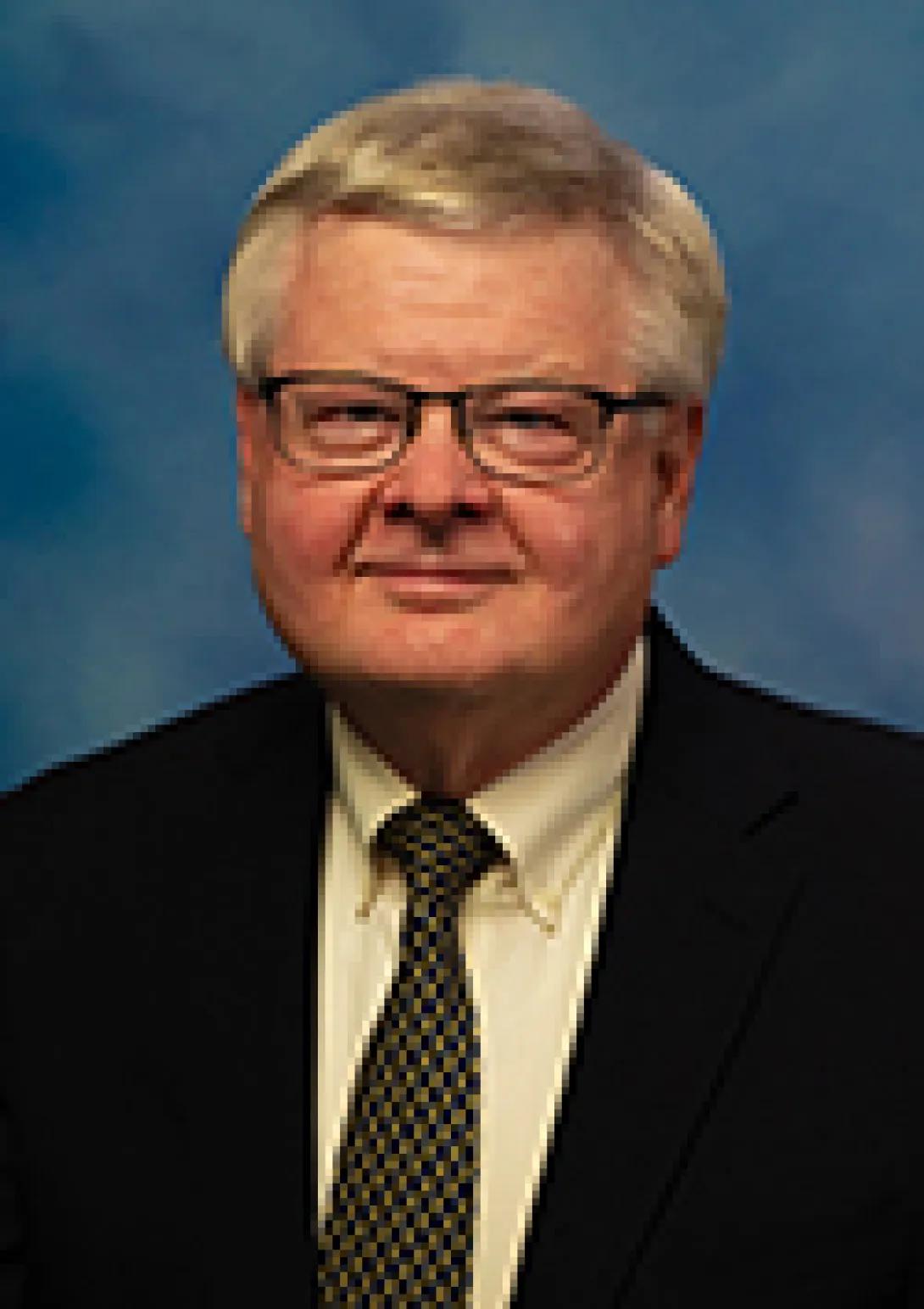 Lawrence R Hennessey, MD